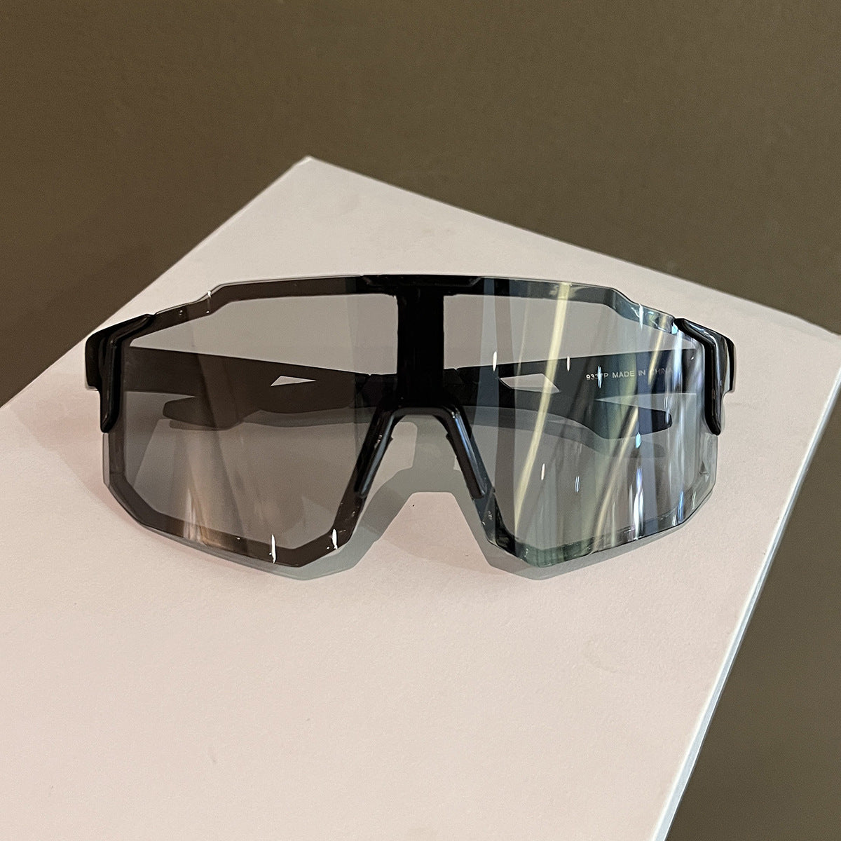 Mens Outdoor Cycling Windproof And Sun-Protective Sunglasses